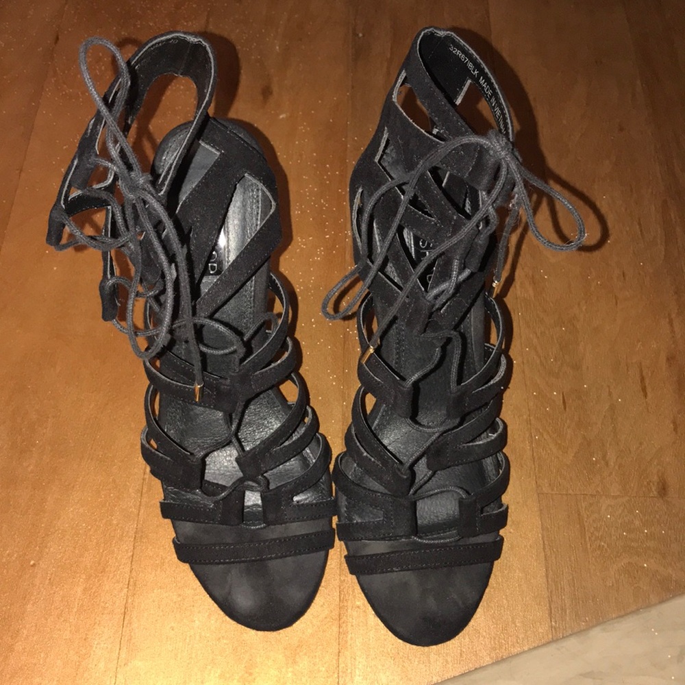 Tie up heels brand new